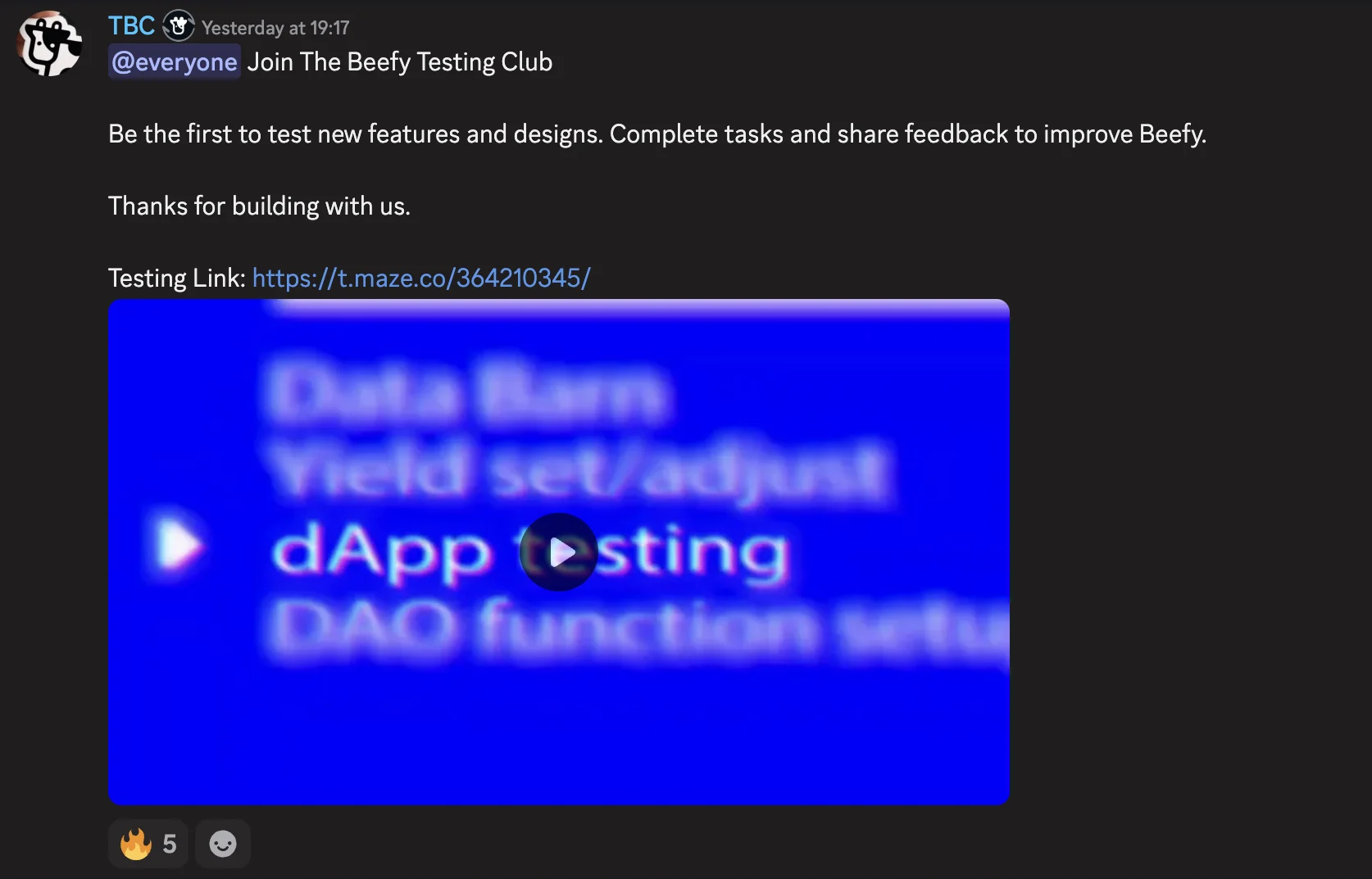 Сообщение в Discord-сервере Beefy: приглашение вступить в The Beefy Testing Club, ссылка на тест в Maze и промо-ролик